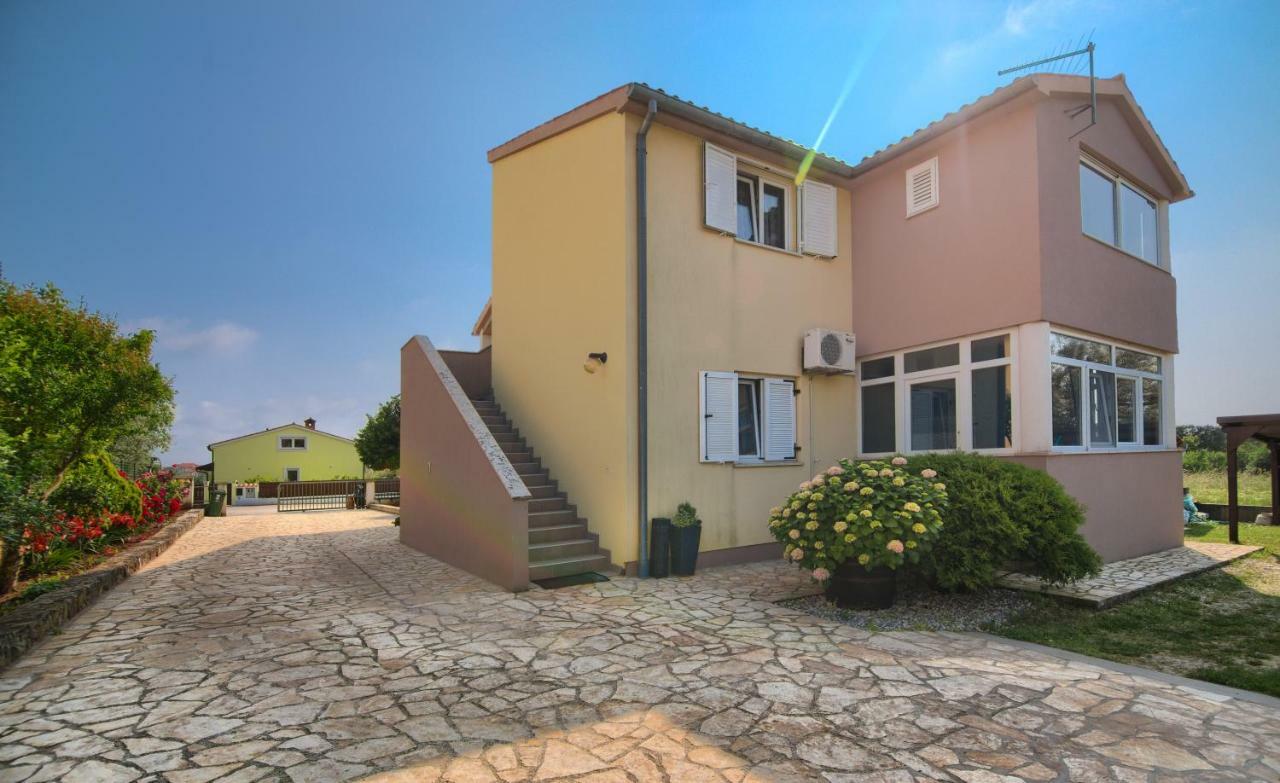 Apartment Mladenka Pula Exterior foto